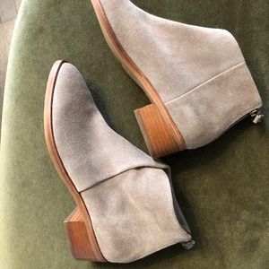 Soludos Women's Venetian Beige Suede Ankle Heeled Boots Zip - 6.5